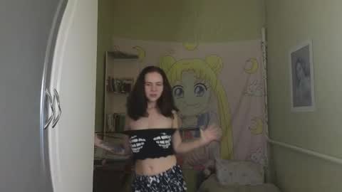 Mila online show from October 2025 05:06:02 PM