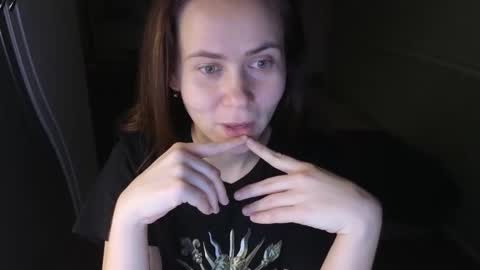 Mila online show from November 2025 08:35:02 PM