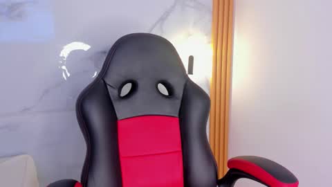 Melanie Bonelli online show from October 2025 08:10:01 PM