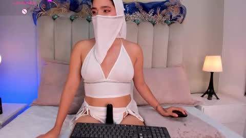 Melanie online show from December 2025 06:47:02 PM