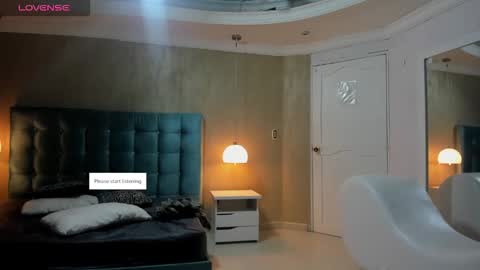 Snapshot of melanierioss_ chatting on September 2025 12:43:01 PM online show from September 2025 12:43:01 PM