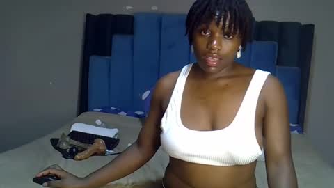 Snapshot of melanin_moon chatting on May 2026 12:29:02 AM Moon online show from May 2026 12:29:02 AM