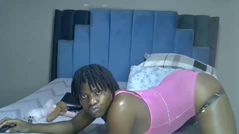 Snapshot of melanin_moon chatting on May 2026 07:09:02 PM Moon online show from May 2026 07:09:02 PM