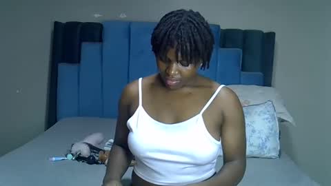 Snapshot of melanin_moon chatting on May 2026 11:01:02 PM Moon online show from May 2026 11:01:02 PM