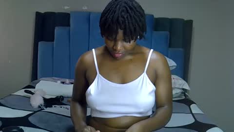 Snapshot of melanin_moon chatting on May 2026 11:18:01 AM Moon online show from May 2026 11:18:01 AM