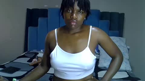 Snapshot of melanin_moon chatting on June 2026 11:12:01 AM Moon online show from June 2026 11:12:01 AM