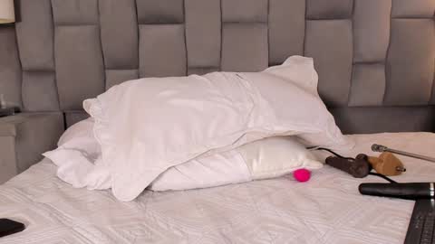 MelanyLuv online show from December 2024 01:02:01 AM