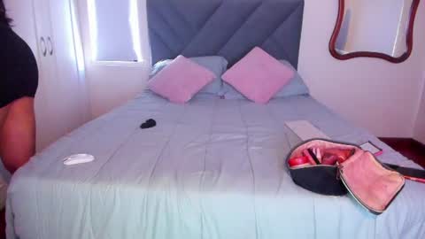Snapshot of melany_arizaaa chatting on June 2026 10:14:02 PM melany_arizaaa online show from June 2026 10:14:02 PM