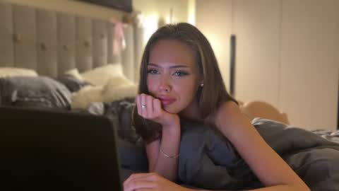 Snapshot of melanybunny chatting on July 2026 07:18:01 PM Adel online show from July 2026 07:18:01 PM
