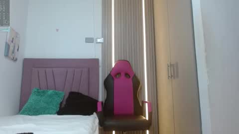 meli_peach online show from October 2025 12:25:02 PM