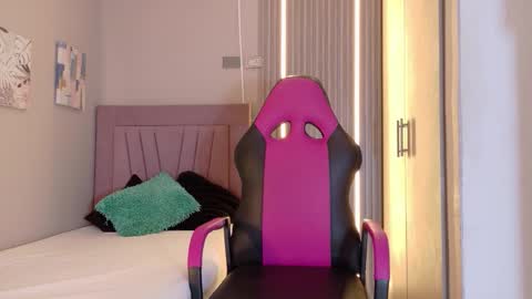 meli_peach online show from November 2025 07:15:01 PM