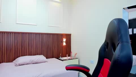 M E L I N A  online show from March 2025 07:37:01 PM