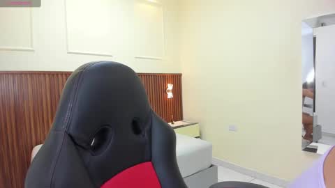 M E L I N A  online show from September 2025 04:53:02 PM