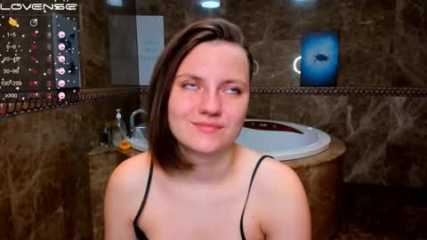 Melinda online show from October 2025 12:22:02 AM