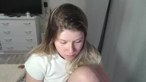 Melissa  Ray online show from March 2025 04:11:01 PM