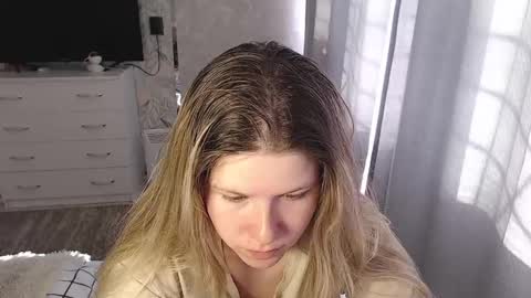 Melissa  Ray online show from March 2025 08:05:02 AM