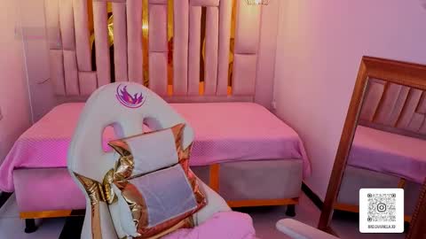 Lissa  online show from December 2025 06:58:01 PM