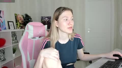 melissa_moooree online show from February 2025 02:46:02 PM