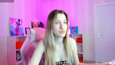 melissa_moooree online show from February 2025 02:42:02 PM