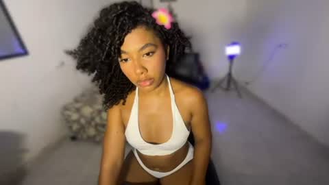 mell_rossi online show from June 2026 09:17:01 PM