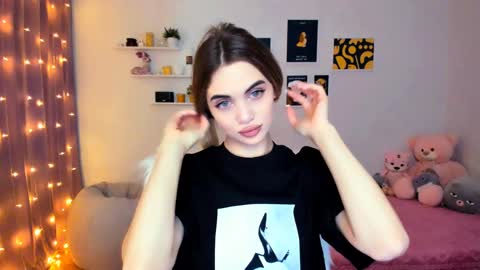 Tessa online show from December 2024 09:22:02 PM