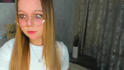 MelMooon online show from January 2025 05:23:02 PM