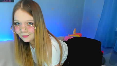 MelMooon online show from February 2025 02:49:01 PM