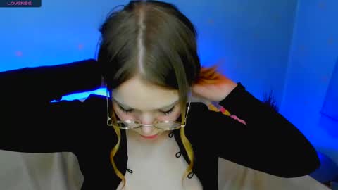 MelMooon online show from February 2025 12:08:02 AM