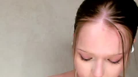 MelMooon online show from June 2026 11:31:01 PM