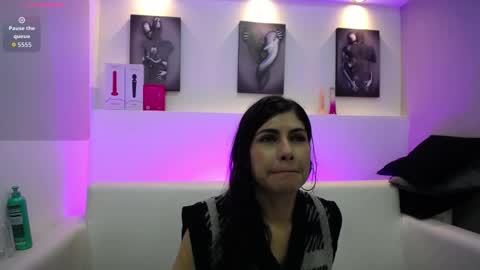 Snapshot of melodiroux_ chatting on February 2026 12:42:01 PM Melodi online show from February 2026 12:42:01 PM