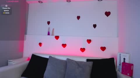 Snapshot of melodiroux_ chatting on February 2026 10:49:02 AM Melodi online show from February 2026 10:49:02 AM