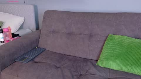 M E L O D Y  online show from April 2026 07:39:01 PM