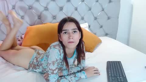 Luisa Castro online show from February 2025 05:01:02 PM