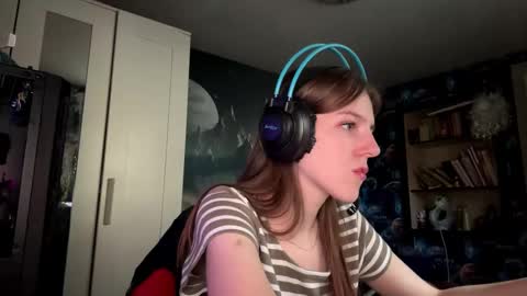 Hi Im Aria 18 years old online show from September 2025 12:31:02 PM