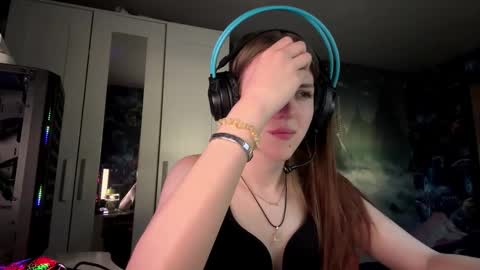 Hi Im Aria 18 years old online show from October 2025 12:30:02 PM