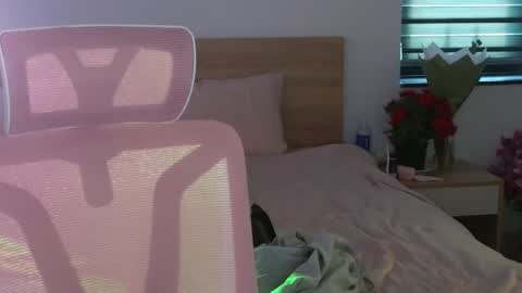 Snapshot of mencialo chatting on May 2026 12:06:01 AM Mencialo online show from May 2026 12:06:01 AM
