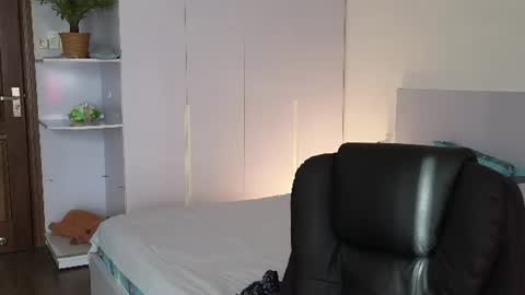 Snapshot of mencialo chatting on June 2026 09:14:01 AM Mencialo online show from June 2026 09:14:01 AM