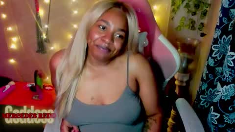 Snapshot of mercedesredd chatting on June 2026 02:44:02 PM Mercedes Redd online show from June 2026 02:44:02 PM