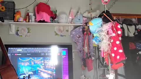 gurlnips online show from January 2025 07:10:02 PM