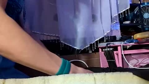 gurlnips online show from November 2025 07:40:01 AM