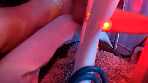 gurlnips online show from November 2025 01:21:02 PM