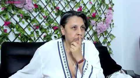 Snapshot of merlyna_goldens chatting on October 2025 11:38:01 PM My next birthday is December 11th. online show from October 2025 11:38:01 PM