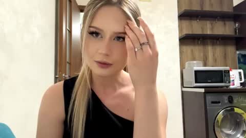 Snapshot of merrileesmoldt chatting on June 2026 01:28:02 PM Stefani online show from June 2026 01:28:02 PM