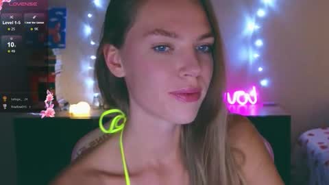 Snapshot of merry_dancers_ chatting on November 2025 04:21:02 PM Susan online show from November 2025 04:21:02 PM