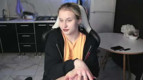 Snapshot of mertyxxx chatting on April 2026 09:28:02 PM Merty online show from April 2026 09:28:02 PM