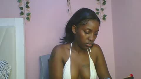 Snapshot of messyluna chatting on June 2026 06:30:01 PM meggy and bree online show from June 2026 06:30:01 PM