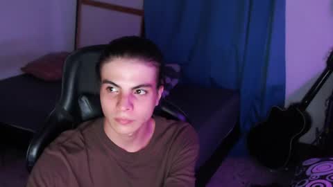 Snapshot of meteorichandling chatting on April 2026 10:42:02 PM meteorichandling online show from April 2026 10:42:02 PM