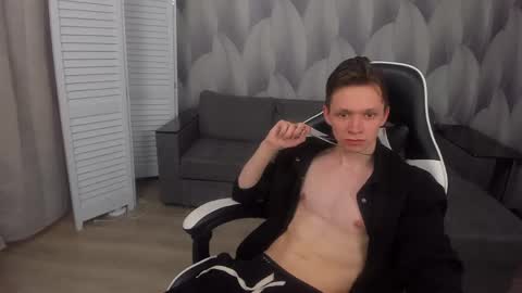 MEVERIK OUSHEN online show from April 2026 01:46:01 PM