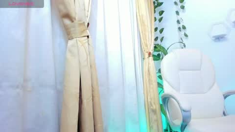 Mia online show from April 2026 08:29:02 PM