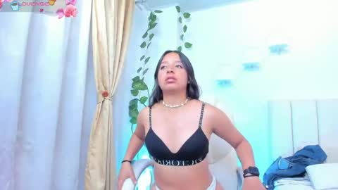 Mia online show from May 2026 09:21:01 PM